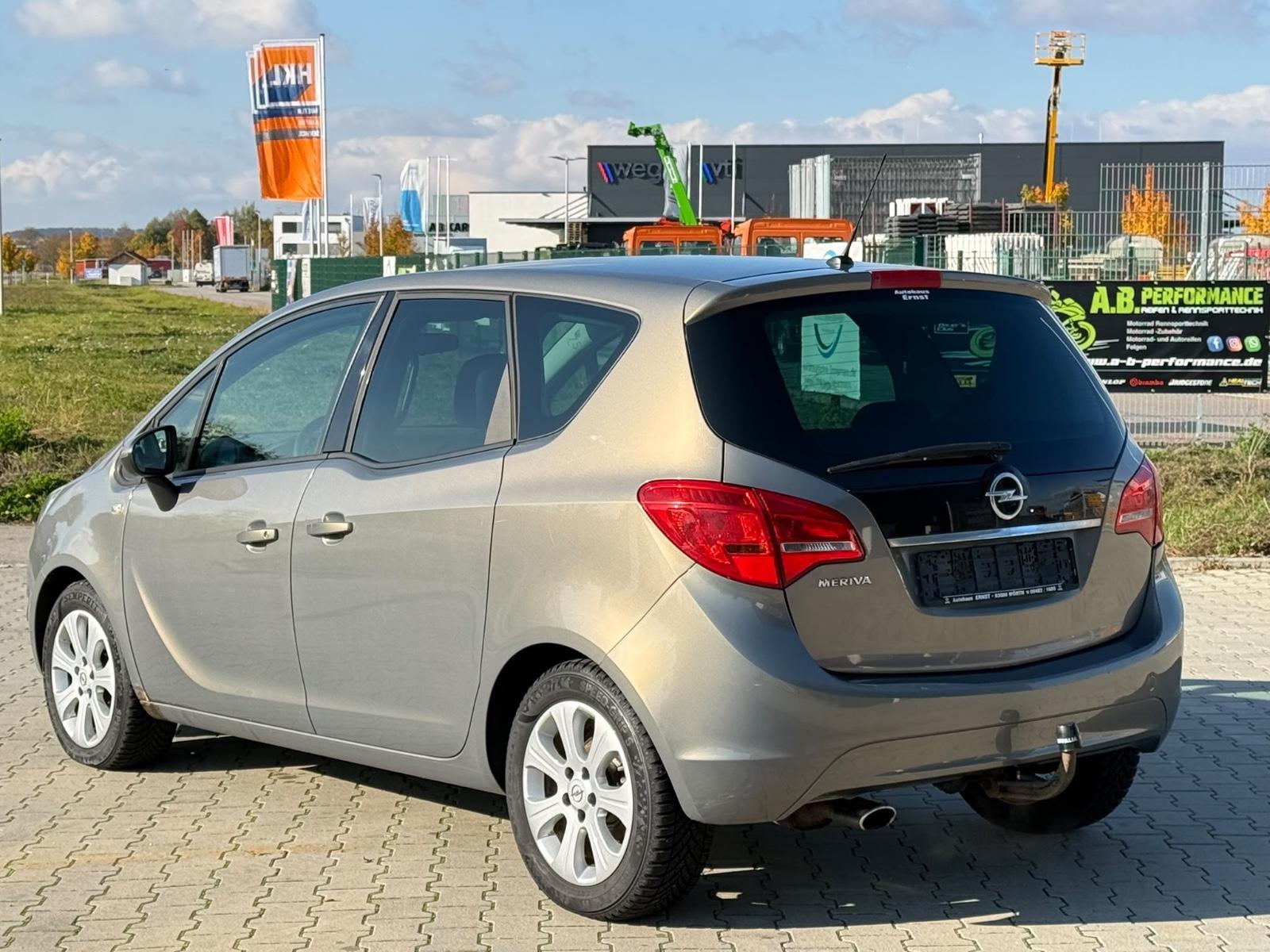 Opel Meriva 2012 — interior