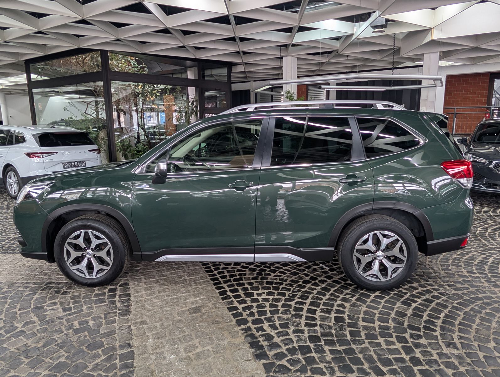 Fahrzeugabbildung Subaru Forester 2.0ie MHEV PLATINUM ACC LED PANO LEDER
