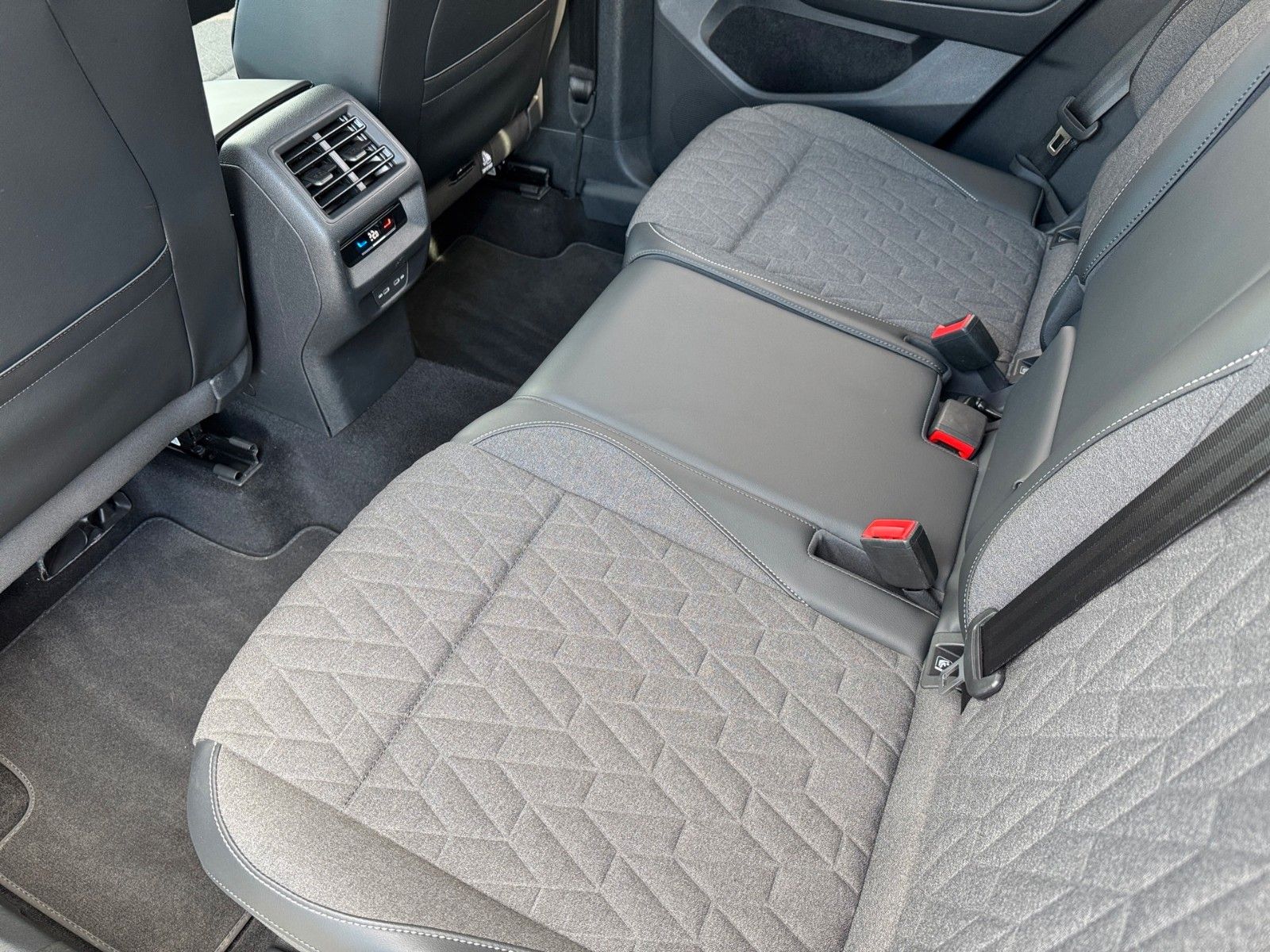 Fahrzeugabbildung Volkswagen Tiguan 1.5 eTSI Life