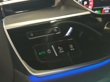 2025 AUDI S8 — миниатюра 18