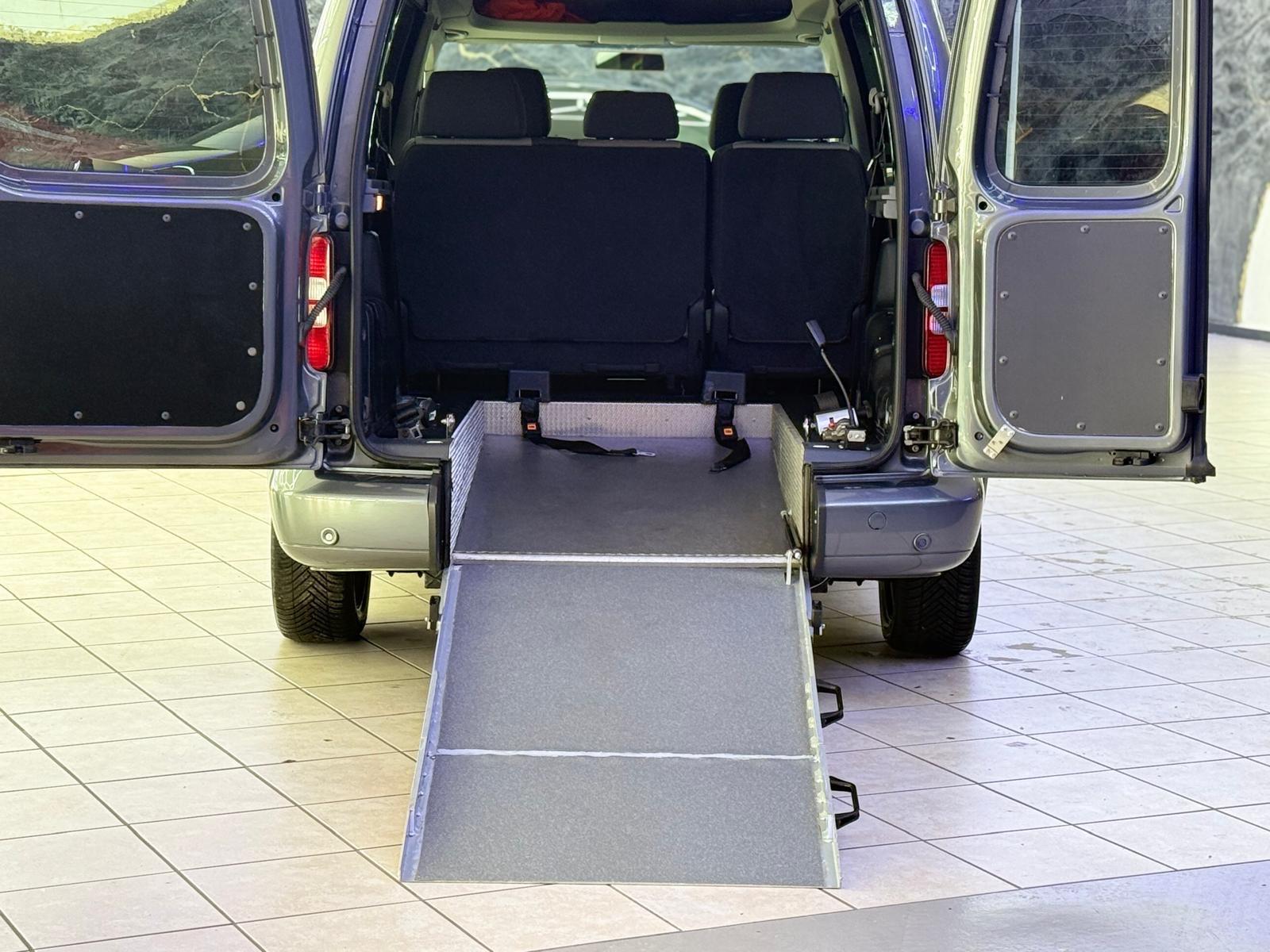 Volkswagen Caddy 1,6-Maxi-Behindertengerecht-Rampe