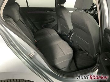 Volkswagen Golf 1.5 eTSI DSG Life Garantie b.12.3.30  Navi