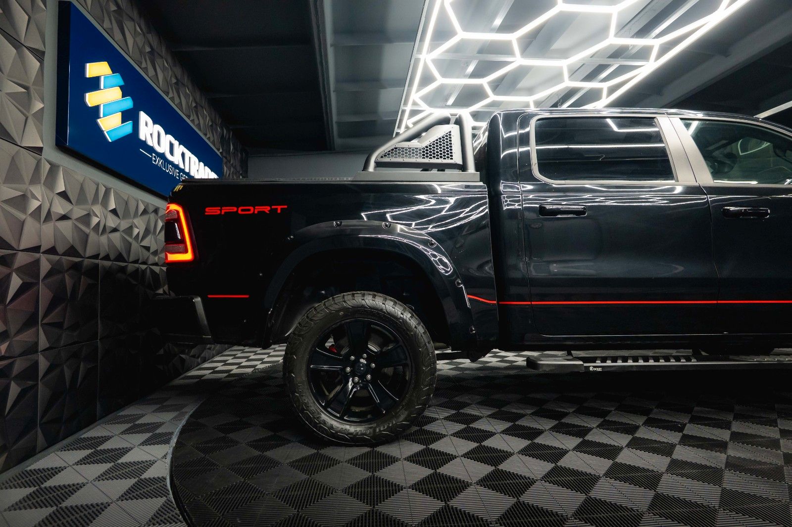 Fahrzeugabbildung Dodge RAM 5.7 V8 HEMI 4x4 OFFROAD Night-Paket Limited