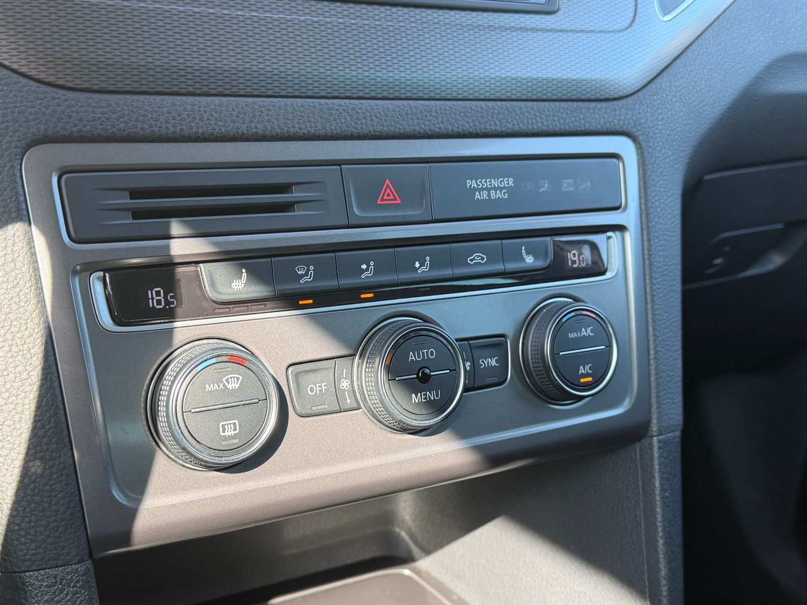 Fahrzeugabbildung Volkswagen Golf Sportsvan VII Lounge /AUTOMATIK/ACC/SHZ/