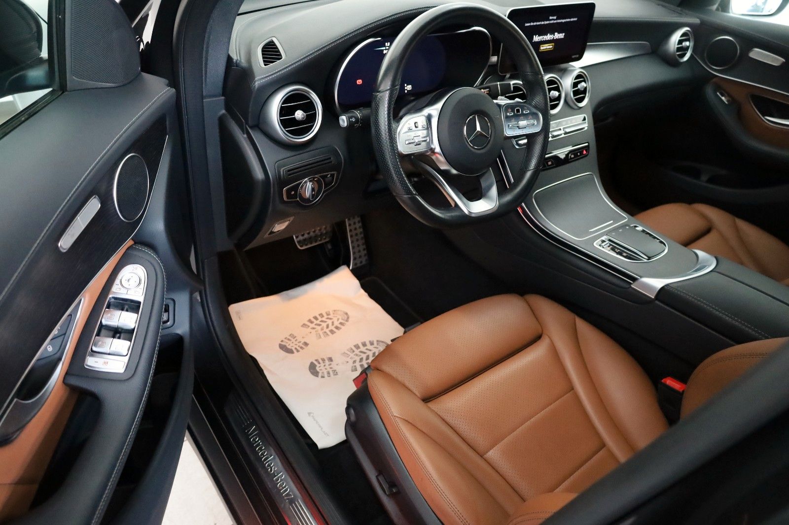 Fahrzeugabbildung Mercedes-Benz GLC 300 de Coupe 4M,AMG line,Night Pak, Designo