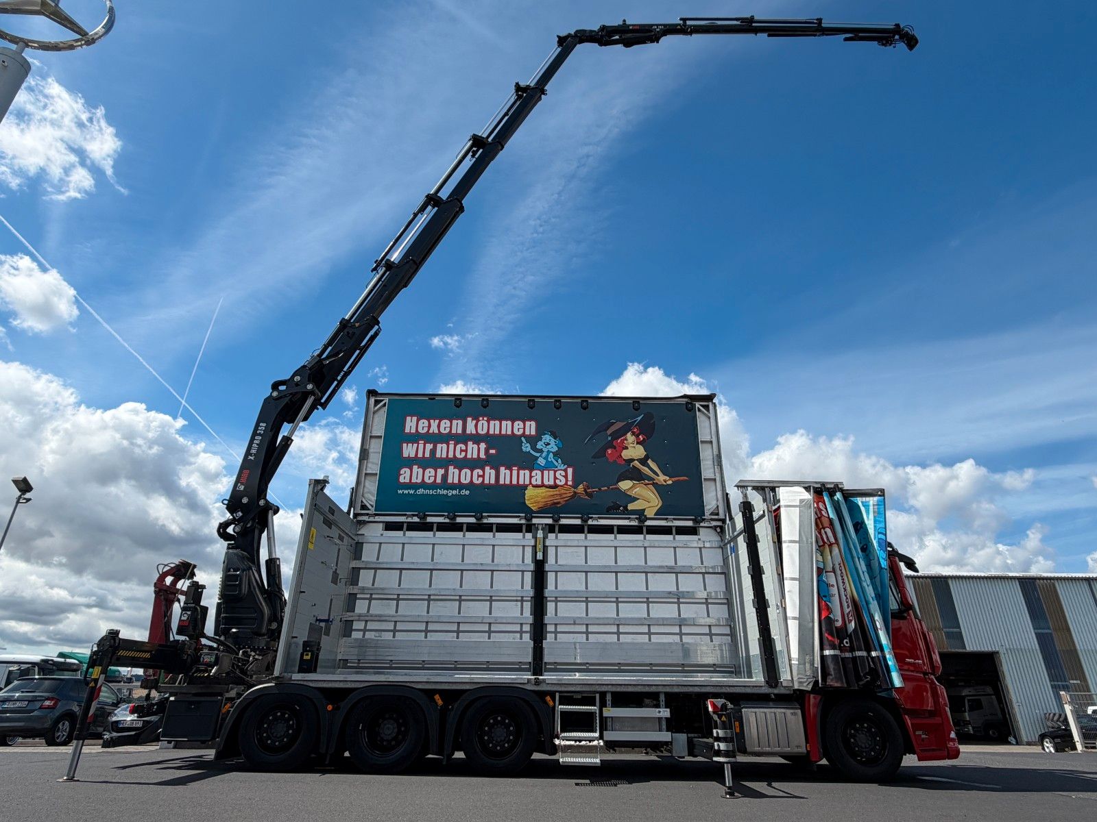 Fahrzeugabbildung Mercedes-Benz Actros 3645 8x2/6 Hiab 358 E-5 Jib 70X-3 Hubdach