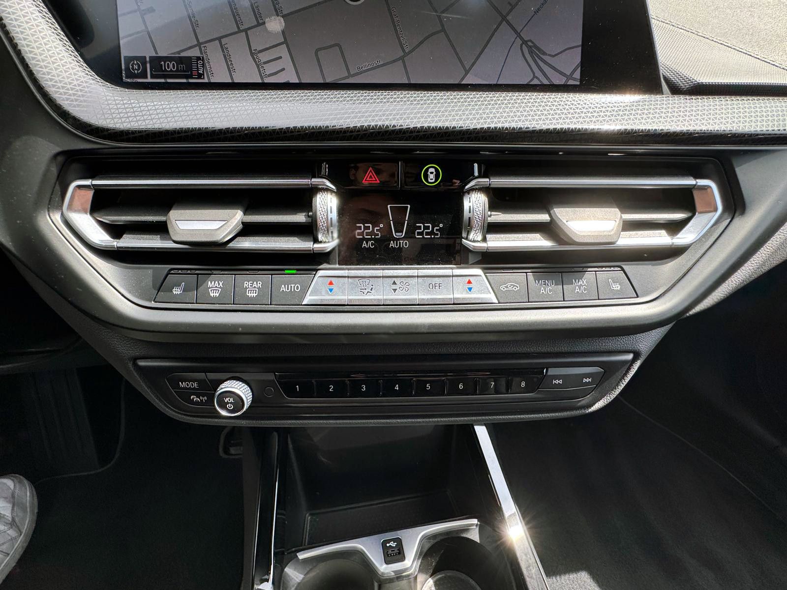 Fahrzeugabbildung BMW 118i Steptr. Sport-Line LED SHZ PDC CarPlay NAV