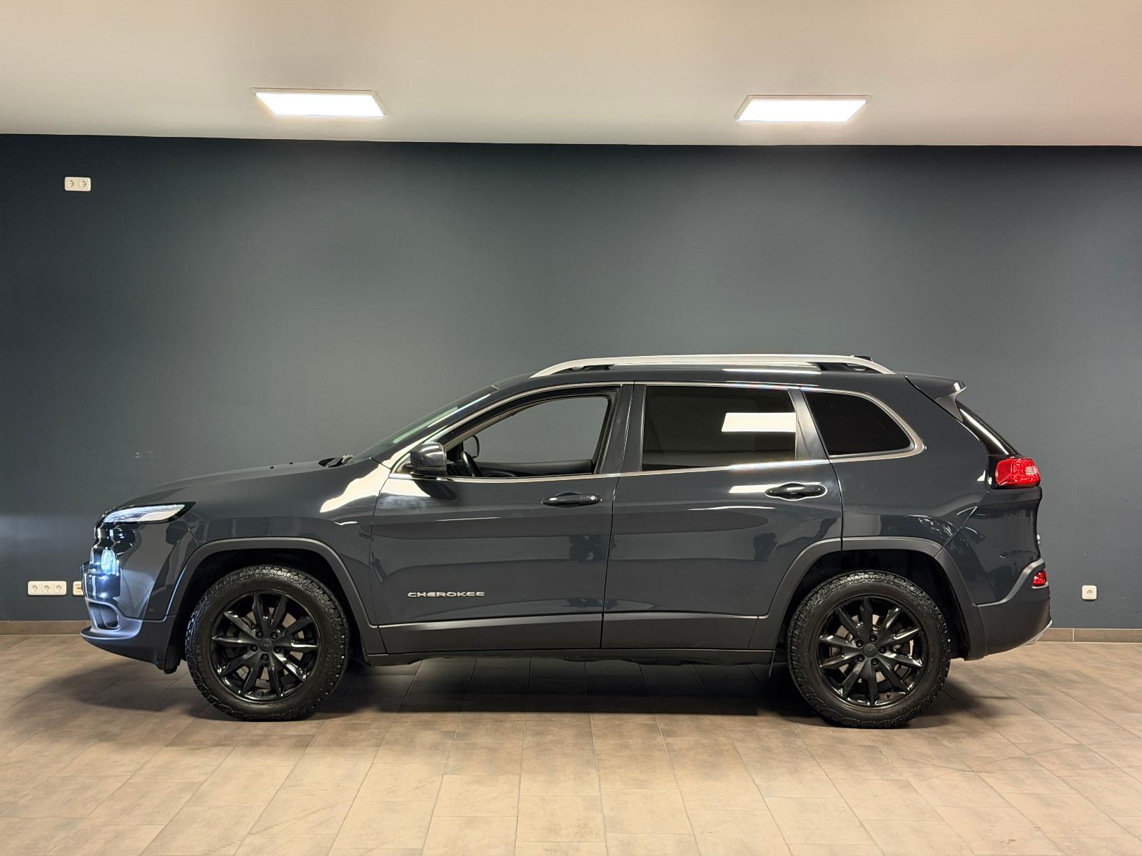 Jeep Cherokee 2.2 Limited 4WD /LEDER/AHK/KEYLESS/RFK/