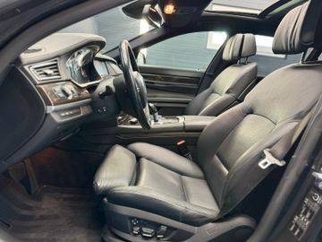 BMW 750 - 7