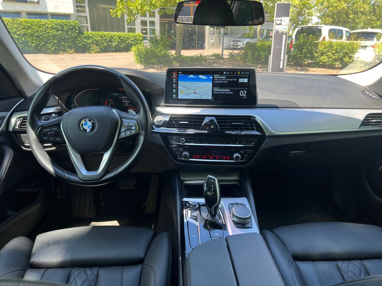 Fahrzeugabbildung BMW 520dA xDrive 3xKlima+Glasdach+LED+ParkAssist+AHK