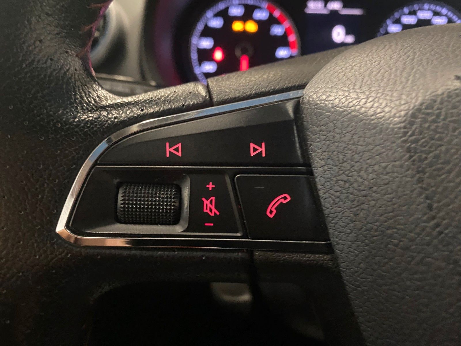 Fahrzeugabbildung SEAT Ibiza 1.0 TSI FR+NAVI+ALLWETTER+SITZHEIZUNG+FR++