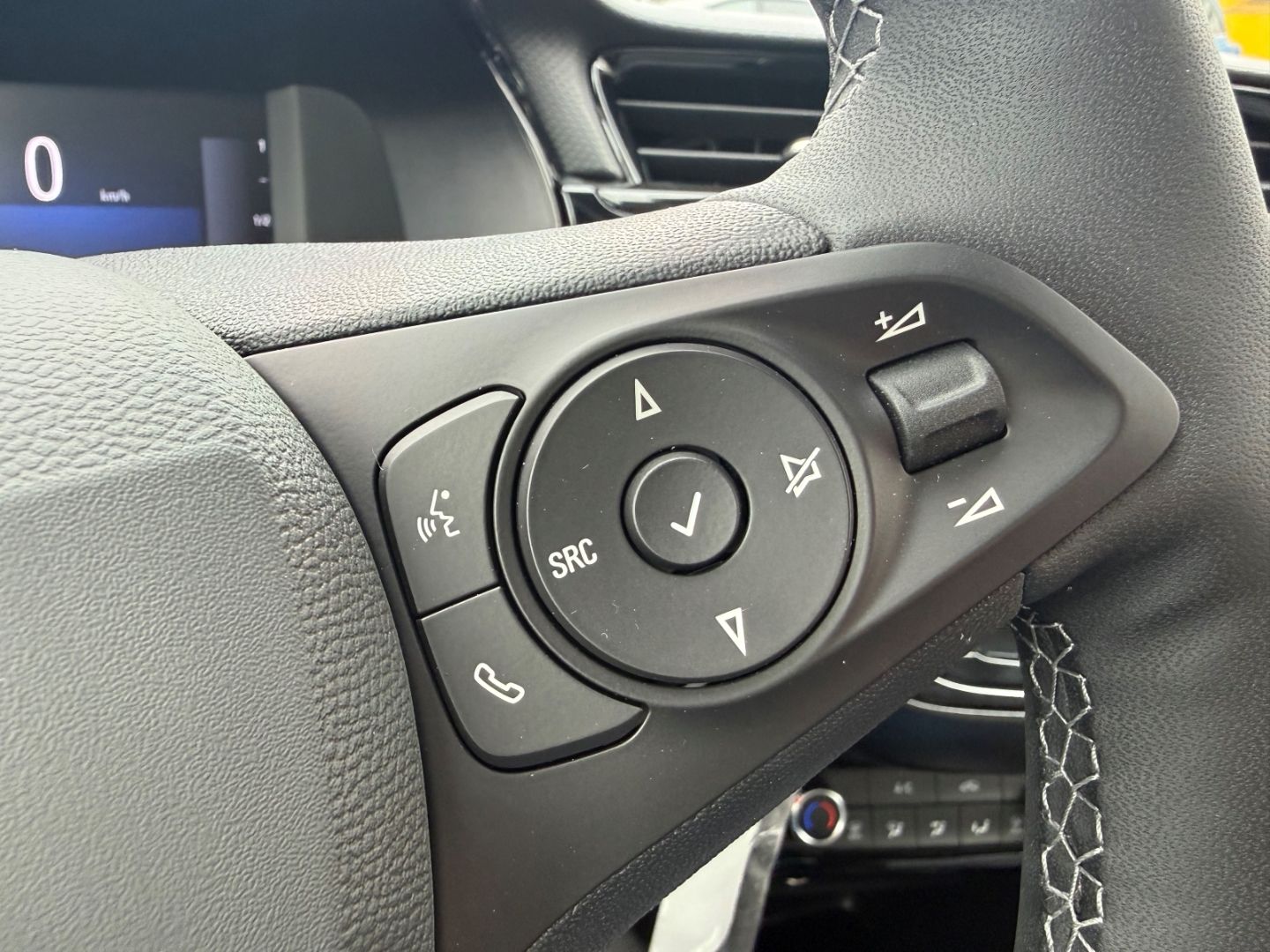 Fahrzeugabbildung Opel Corsa F Edition mit Tech+Winter+Komfort-Paket