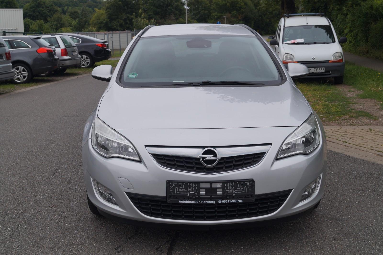 Opel Astra J 1.6 Sports Tourer Design Edition