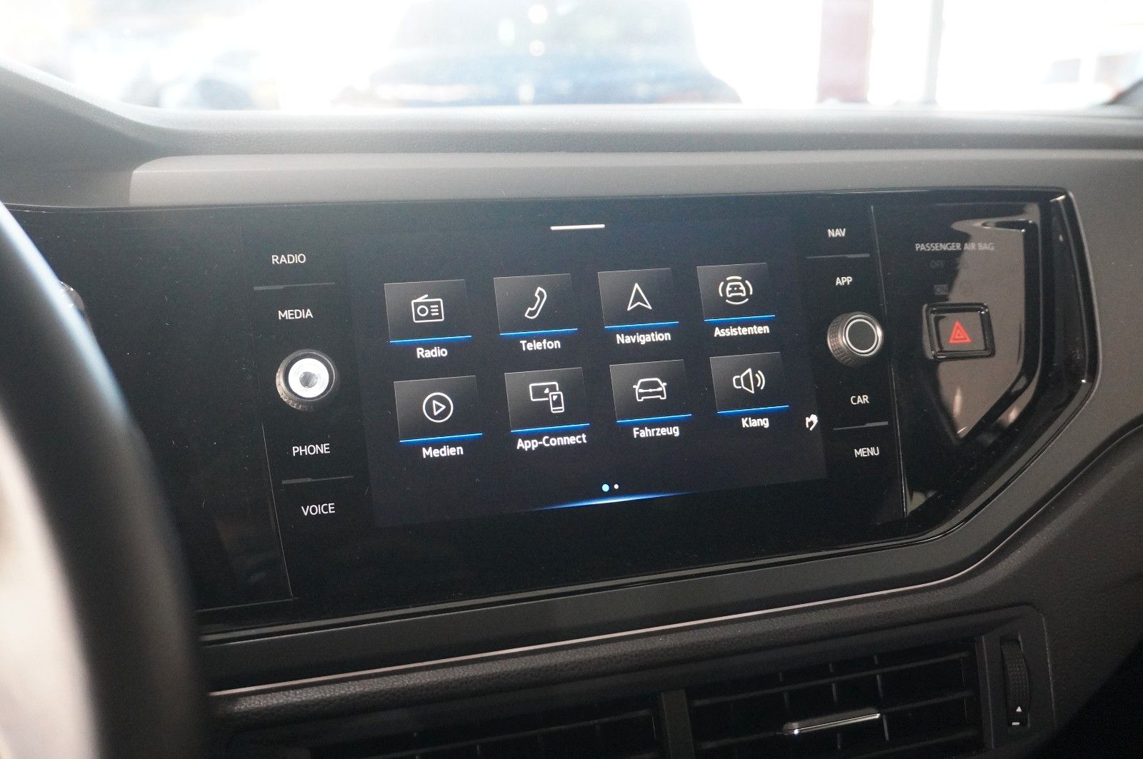 Fahrzeugabbildung Volkswagen Taigo 1.0 TSI R-LINE DSG NAVI/LED/KAMERA/SH/DAB+