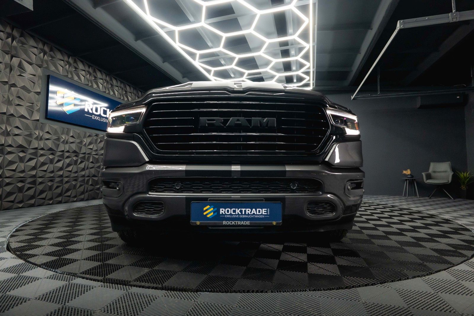 Fahrzeugabbildung Dodge RAM 5.7 V8 HEMI 4x4 LARAMIE Offroad Night LED