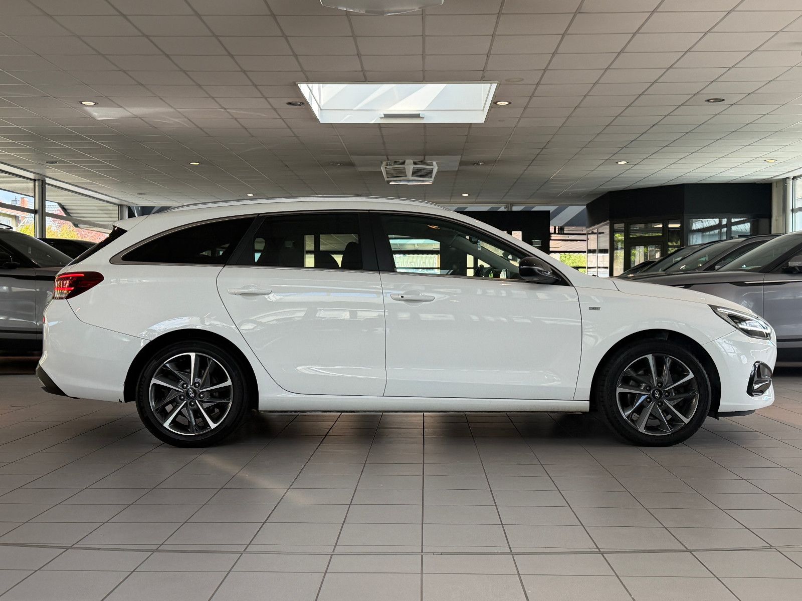 Fahrzeugabbildung Hyundai i30 Prime CW /AUTOMATIK/MEMORY/LEDER/HEIZ-LENKR
