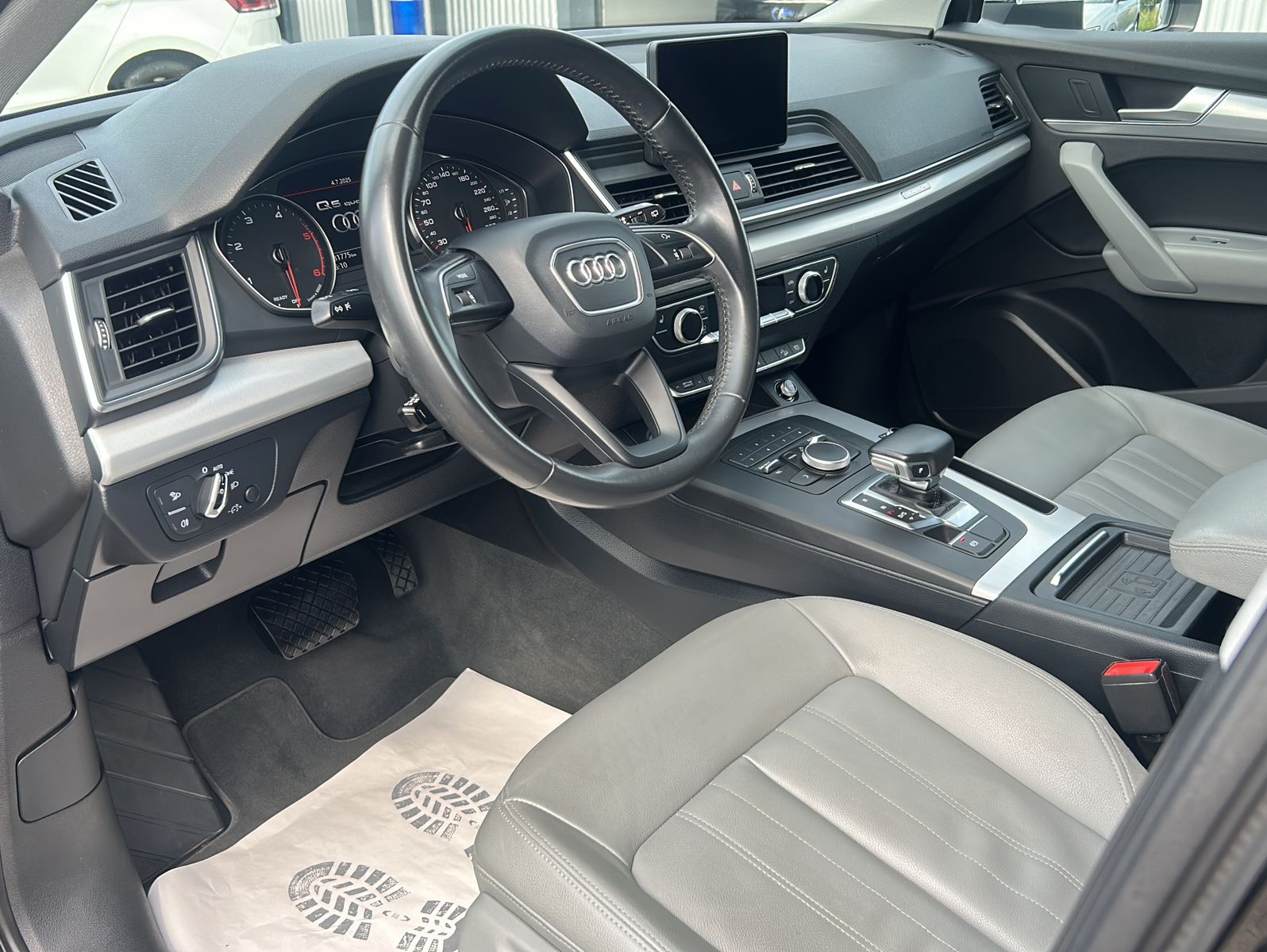 Fahrzeugabbildung Audi Q5 2.0 TDI quattroNavi,PDC,AHK