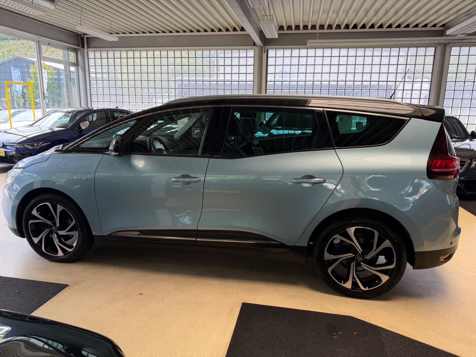 Fahrzeugabbildung Renault Scenic IV Grand BOSE Edition