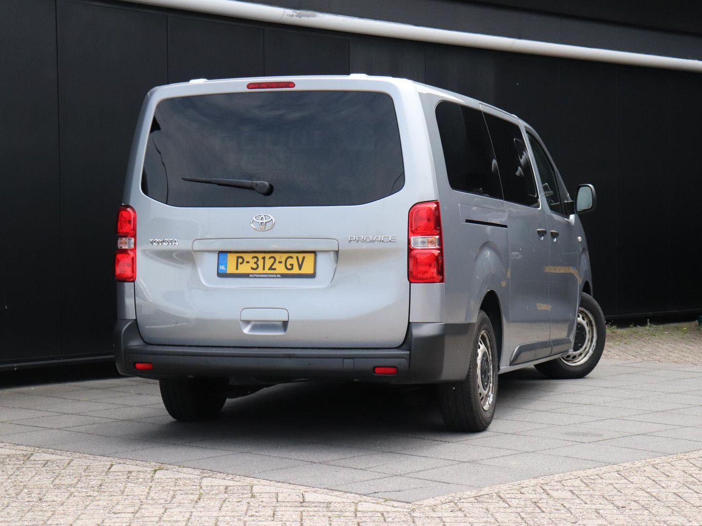 Toyota Proace Shuttle 1.5 D-4D Cool Long | 9 PERS. | CR imagem 3