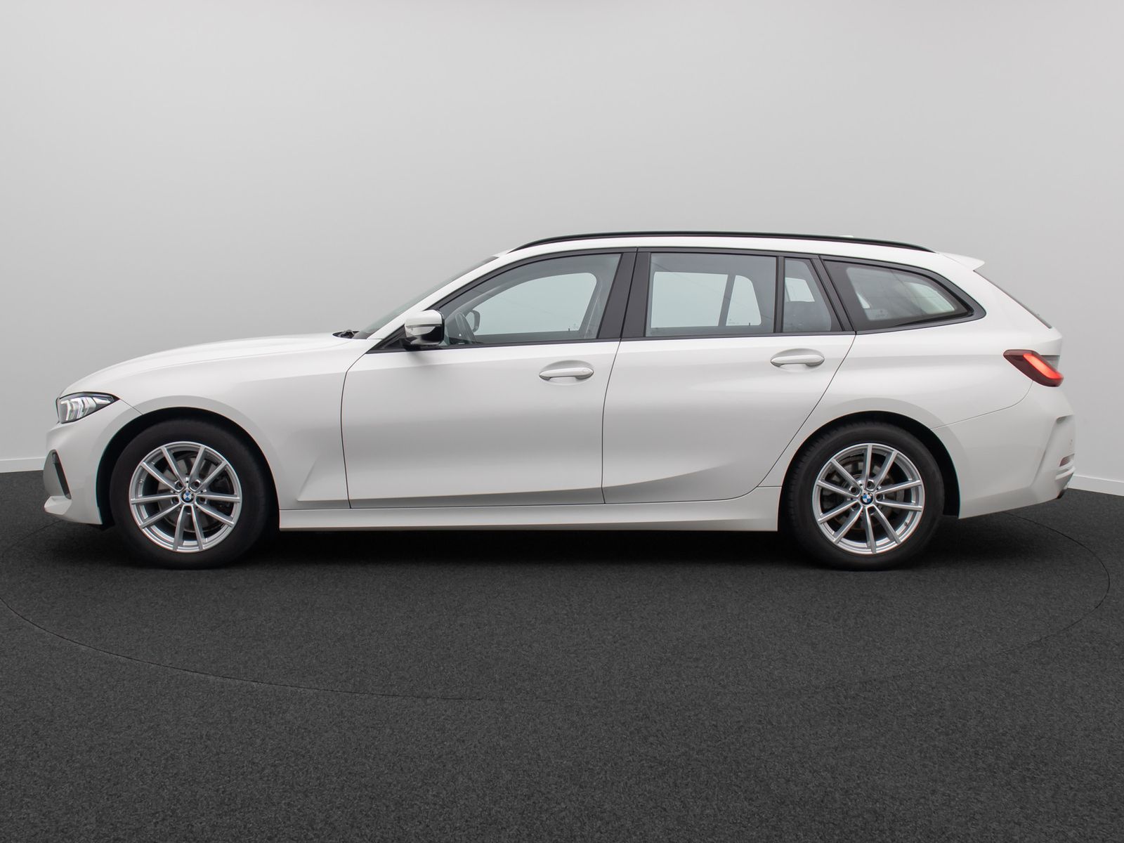 Fahrzeugabbildung BMW 320d HUD DAB Sport Komfort Alarm Teilleder AHK