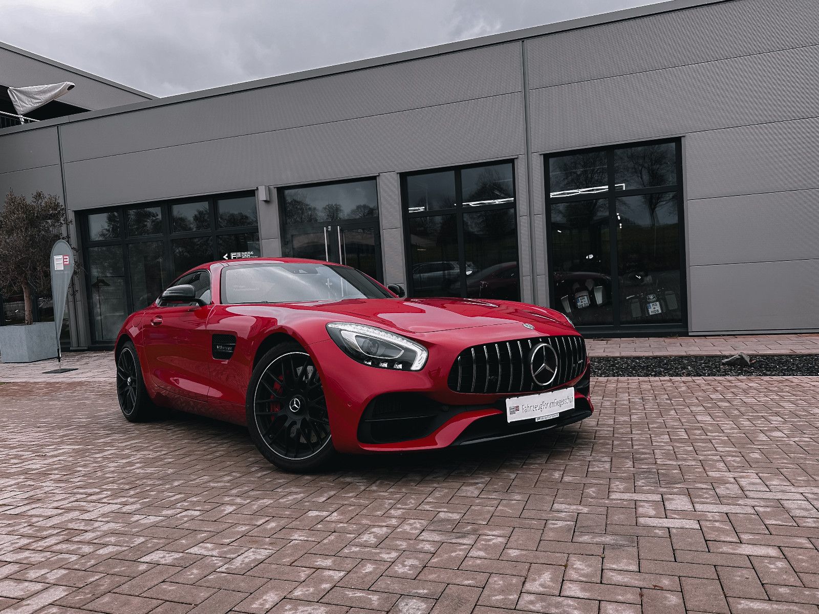 Fahrzeugabbildung Mercedes-Benz AMG GT S Coupe-Facelift-Burmester-LED