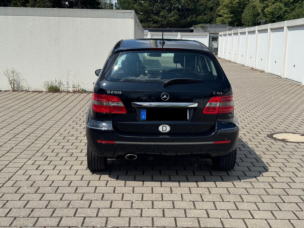Mercedes-Benz B 200