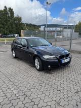 BMW 318i - Automatic Tüv Neu keyless pano 8fach - BMW 318 aus 2011: Kombi