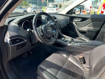 Jaguar F-Pace - 10