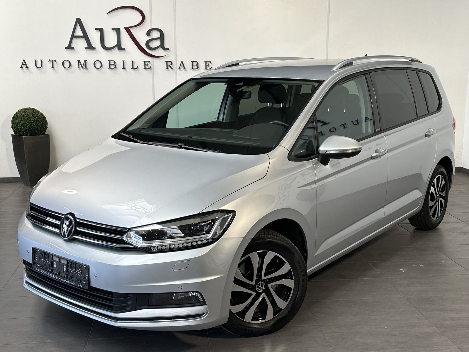 Fahrzeugabbildung Volkswagen Touran 2.0 TDI DSG Active NAV+IQ-LIGHT+KAM+16ZO