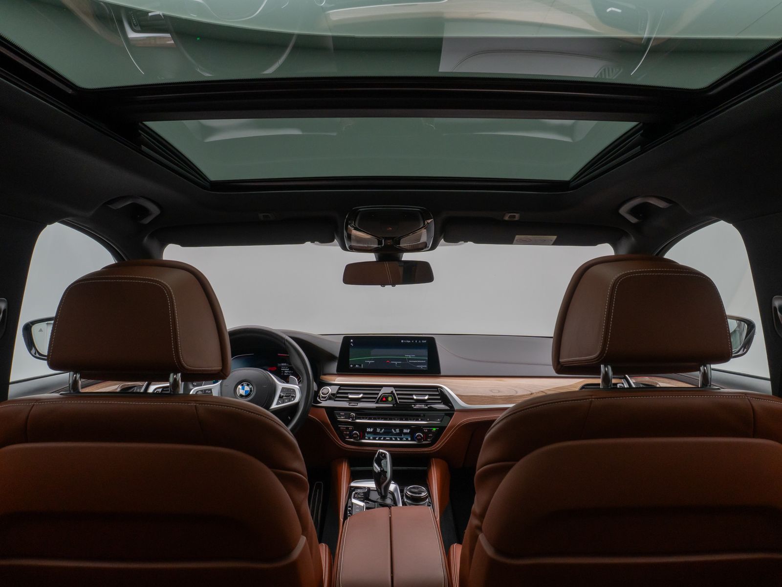 Fahrzeugabbildung BMW 540d xD M Sport Panorama 360°HUD B&W NightVision