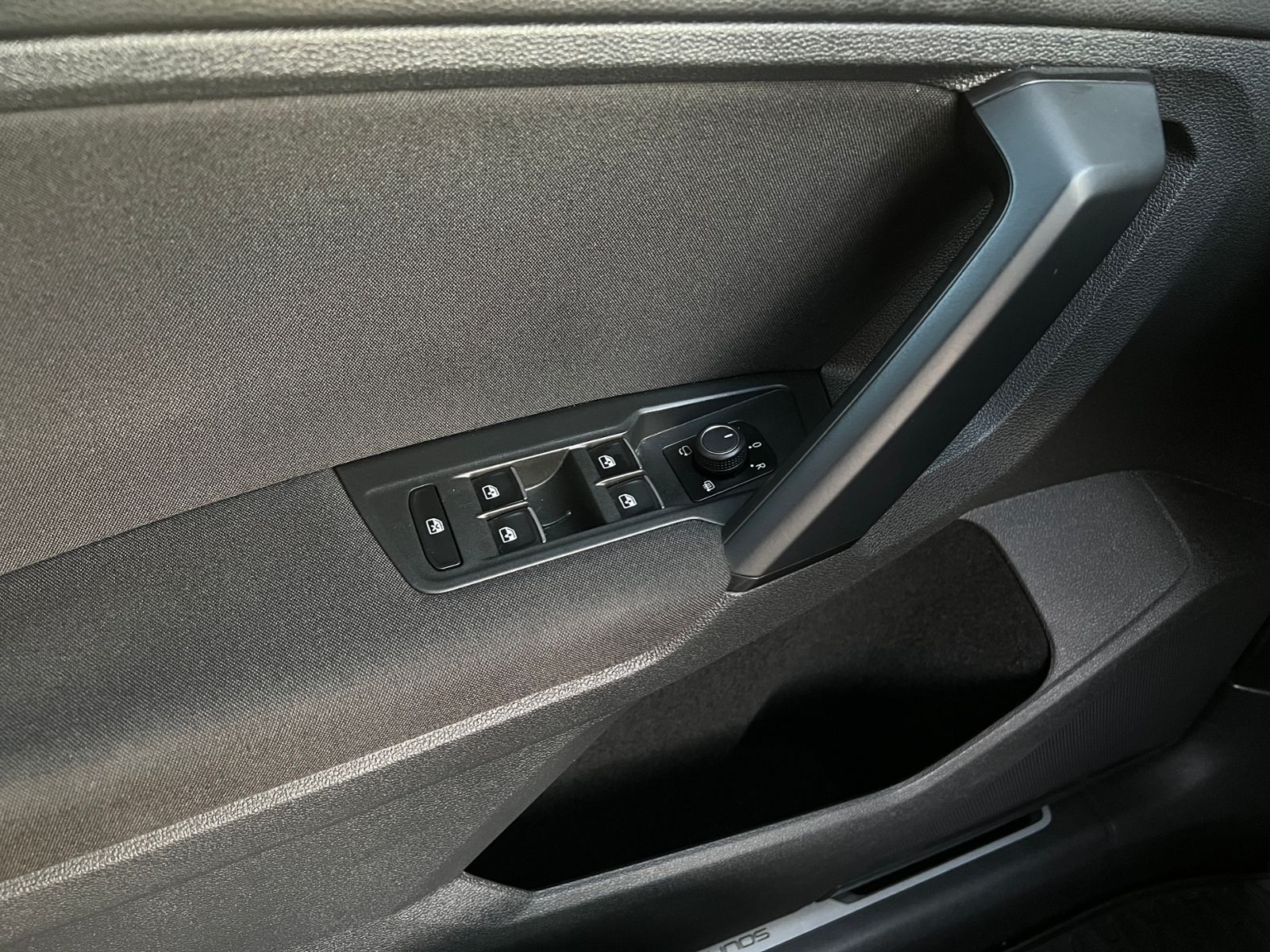 Fahrzeugabbildung Volkswagen Tiguan SOUND 1.4 TSI ACT BMT *AHK, Navi, Kamera*