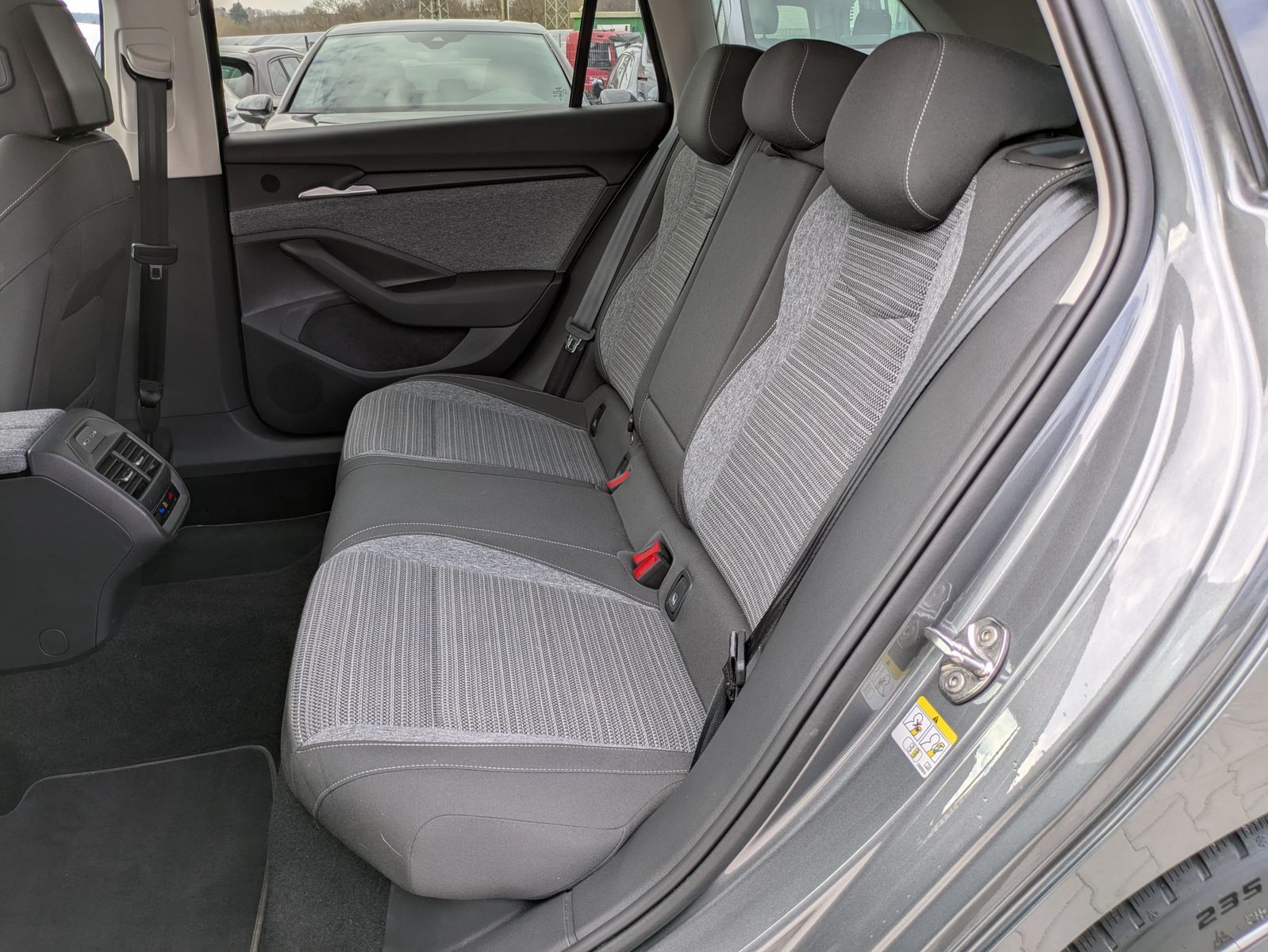 Fahrzeugabbildung SKODA Superb 2.0 TDI 4x4 Selection MATRIX*AHK*5J GAR.