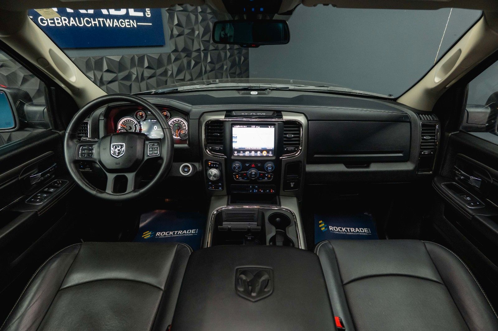 Fahrzeugabbildung Dodge RAM 5.7 V8 HEMI 4x4 Sport OFFROAD NightPaket 19%