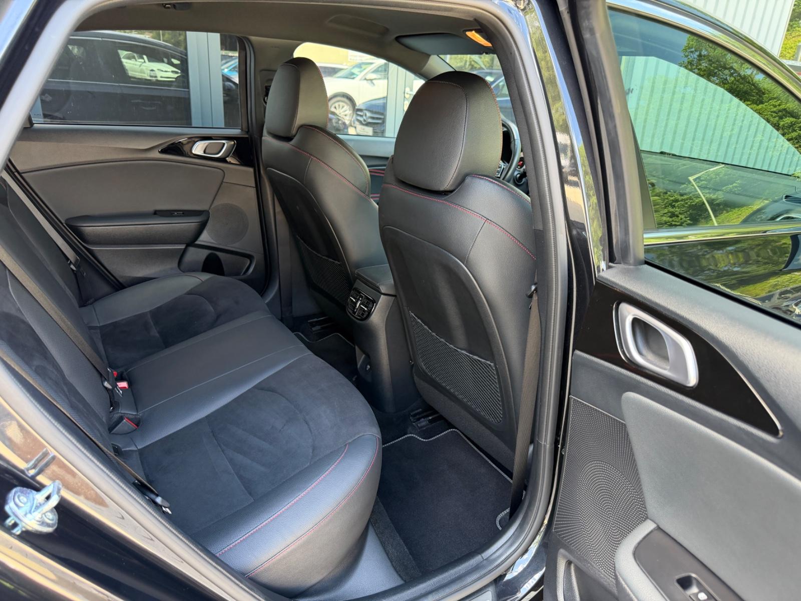 Kia Ceed GT/Automatik/LED/JBL/AHK/Alcantara/47700km