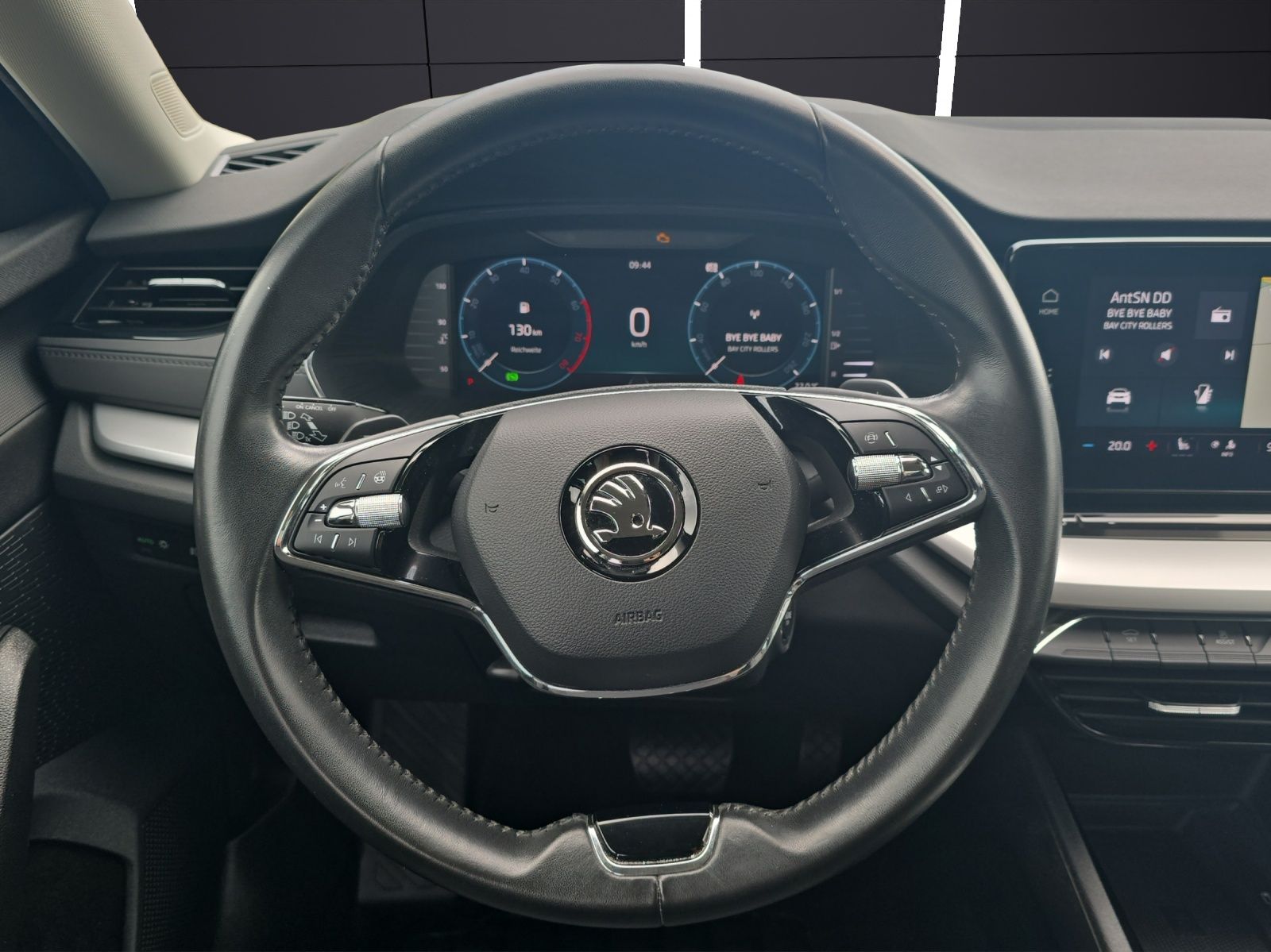 Fahrzeugabbildung SKODA Octavia Combi Ambition Matrix Navi AHK GRA SHZ