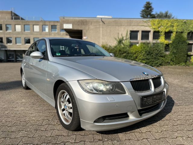 BMW 320d  XENON/NAVI/SHZ/TEMPOMAT/TÜV 25