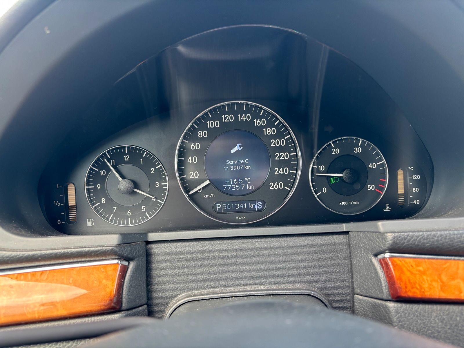 Mercedes-Benz E220 2005 — photo 6