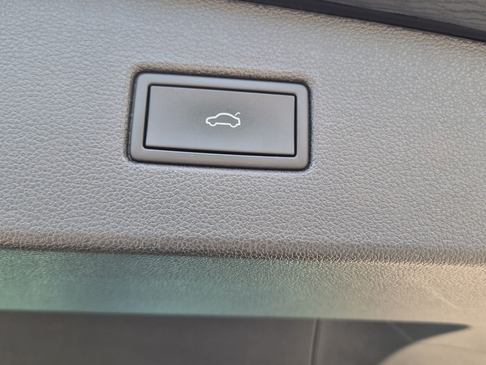 Fahrzeugabbildung Volkswagen Tiguan Elegance TSI DSG MATRIX NAVI RFK