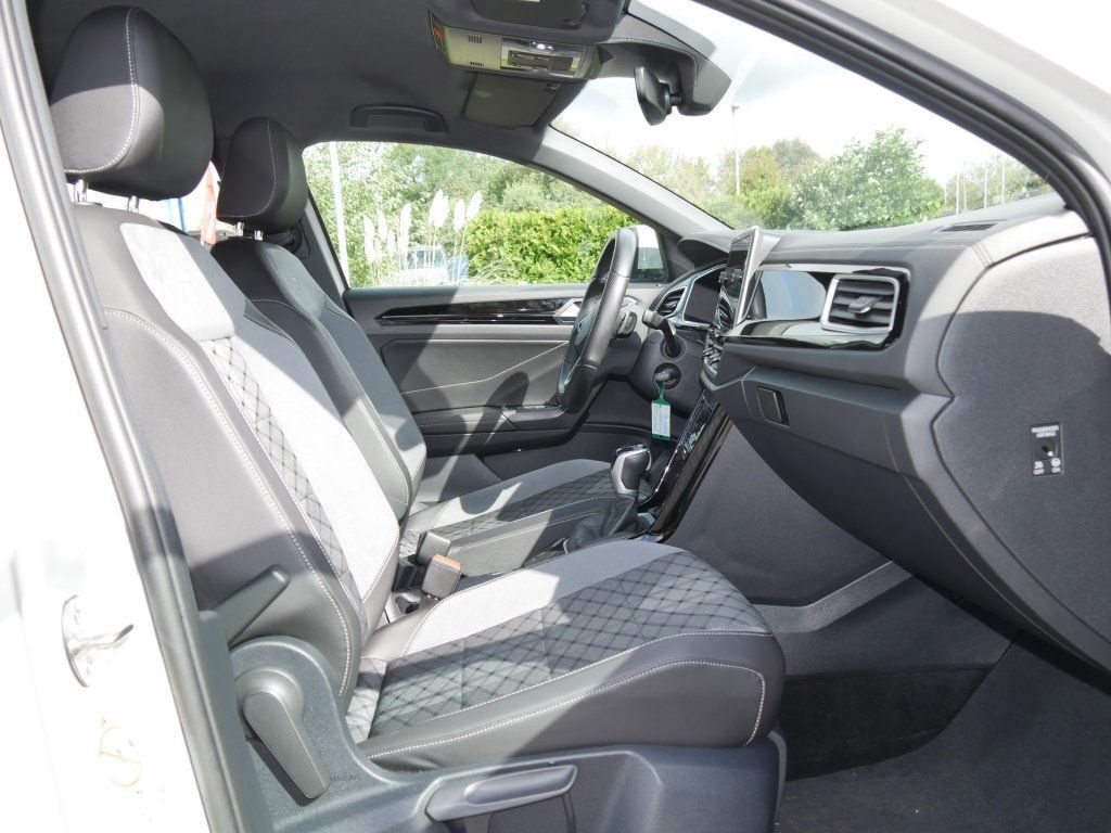 Volkswagen T-Roc 1.5 TSI DSG R-Line ACC DigCockpit SHZ PDC foto 4