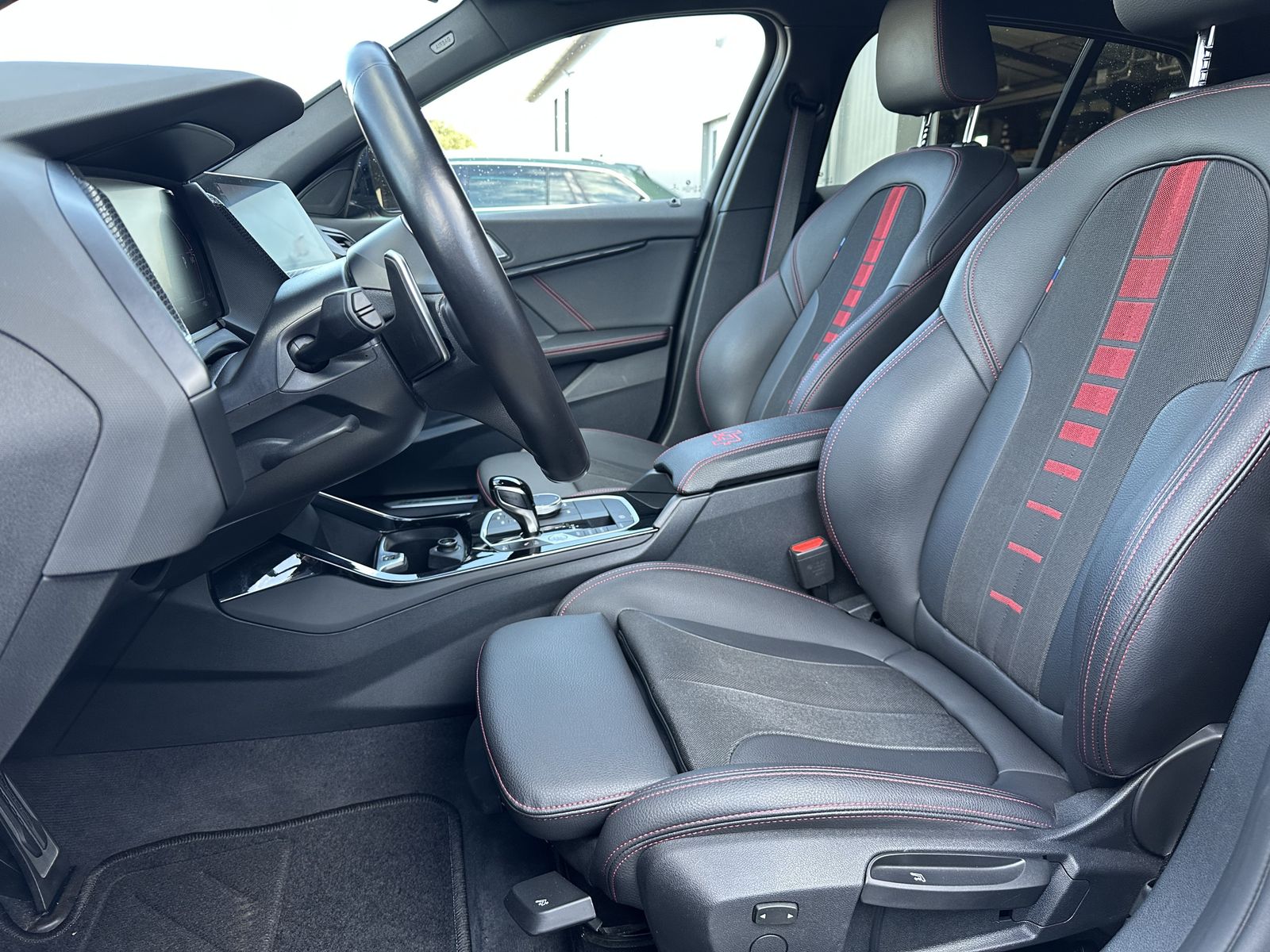 Fahrzeugabbildung BMW 128ti 5-Türer Sport-Aut NAV+LED+HIFI+19ZO+SHZ+VC