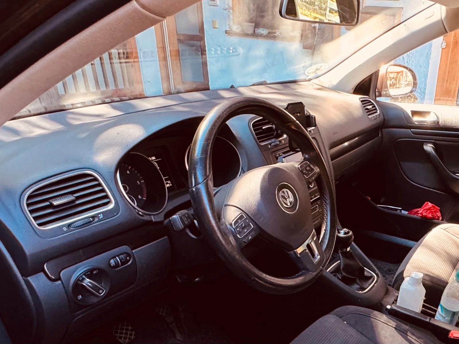 Volkswagen Golf 2011 — двигун 110 HP (81kW)