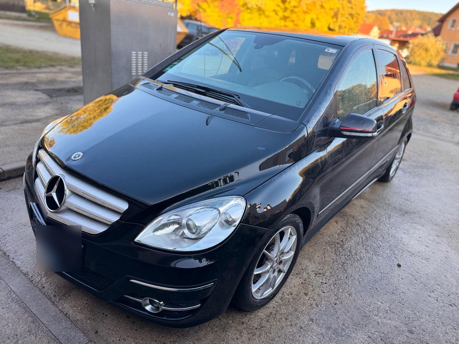 Mercedes-Benz B 180
