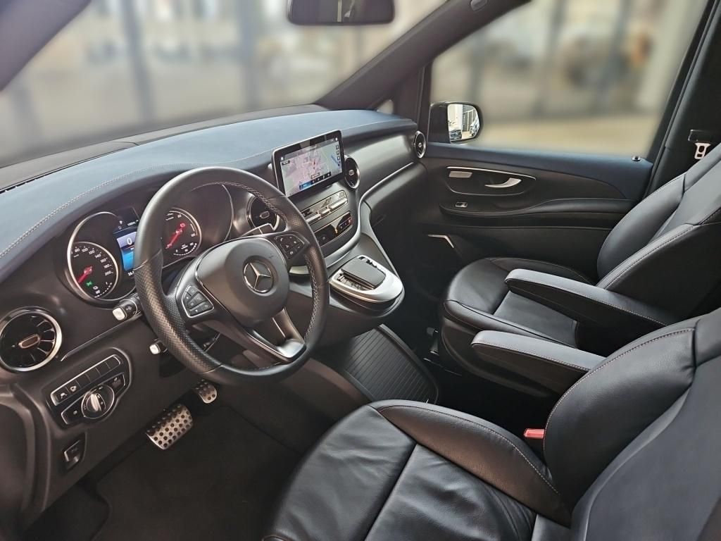 Fahrzeugabbildung Mercedes-Benz EQV 300 AVG lang 7Sitze AIRMATIC Pano Sound 360°