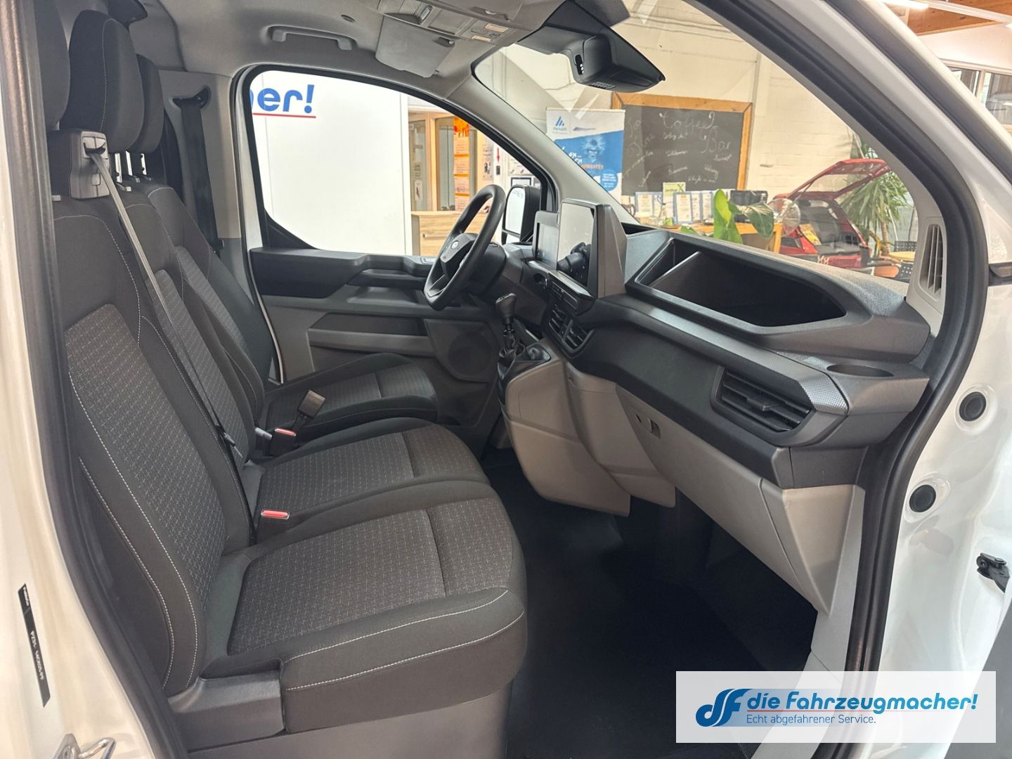 Fahrzeugabbildung Ford Transit Custom Kasten 320 L2 Trend FWD Navi LED