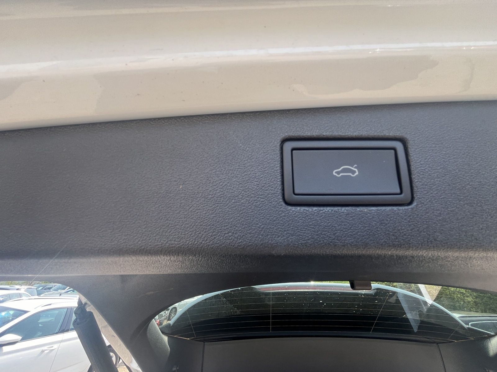 Fahrzeugabbildung Volkswagen Tiguan TDI R-Line 4M DSG MATRIX AHK PANO 20" NAV