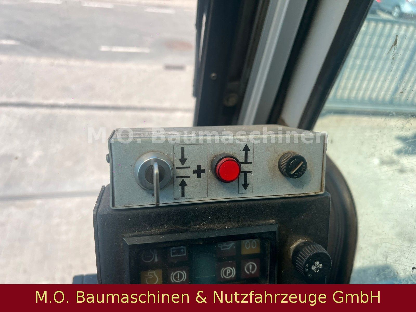 Fahrzeugabbildung Fuchs MHL 360 /Verstellbare Kabine/Magnetanlage/