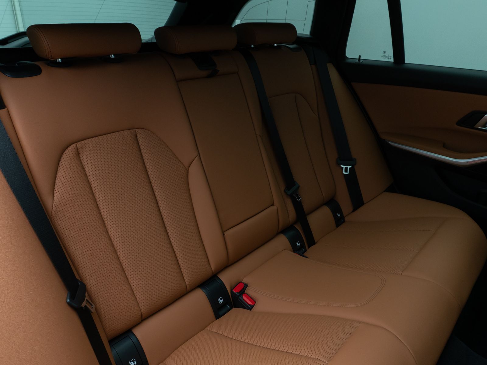 Fahrzeugabbildung BMW 330e M Sport Panorama 360°HUD HiFi AHK Komfort