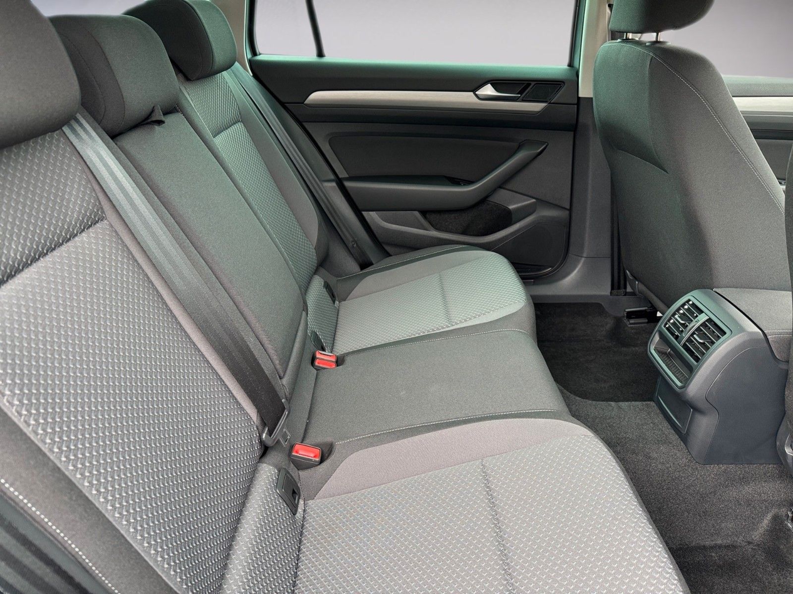 Fahrzeugabbildung Volkswagen Passat Variant 1.5 TSI