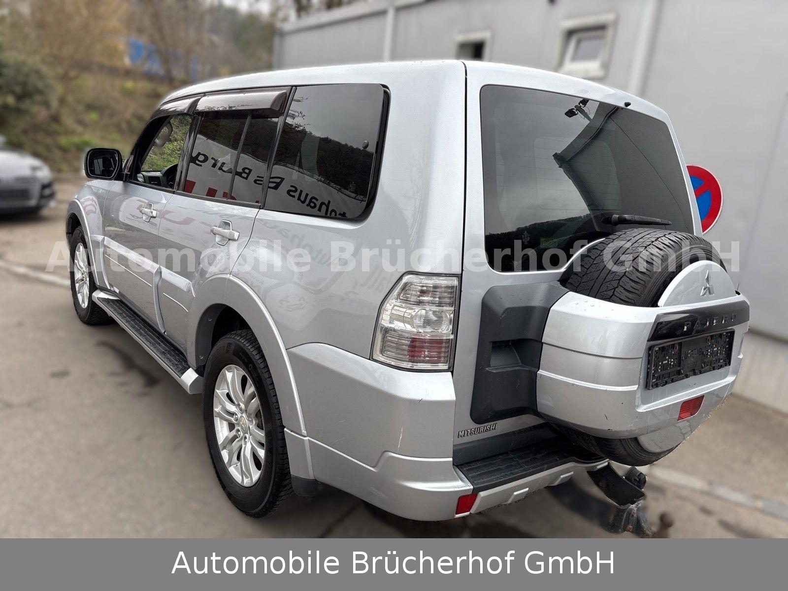 MITSUBISHI PAJERO
