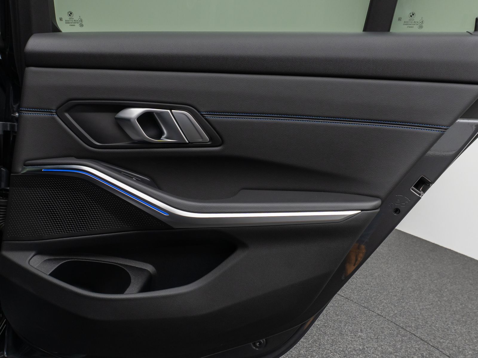 Fahrzeugabbildung BMW 330d M Sport Kamera DAB HiFi Stop&Go Alarm LED